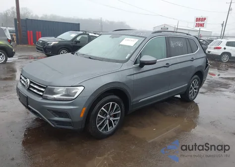 2020 Volkswagen Tiguan 2.0T Se/2.0T Se R-Line Black/2.0T Sel z USA, uszkodzony, nr VIN 3VV2B7AX7LM011653